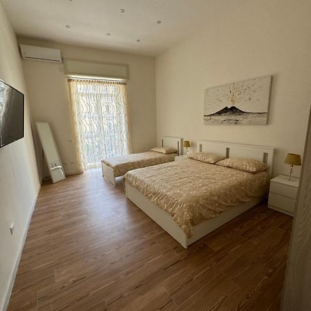 Apartamento La Dimora Di Cinzia Nápoles Exterior foto