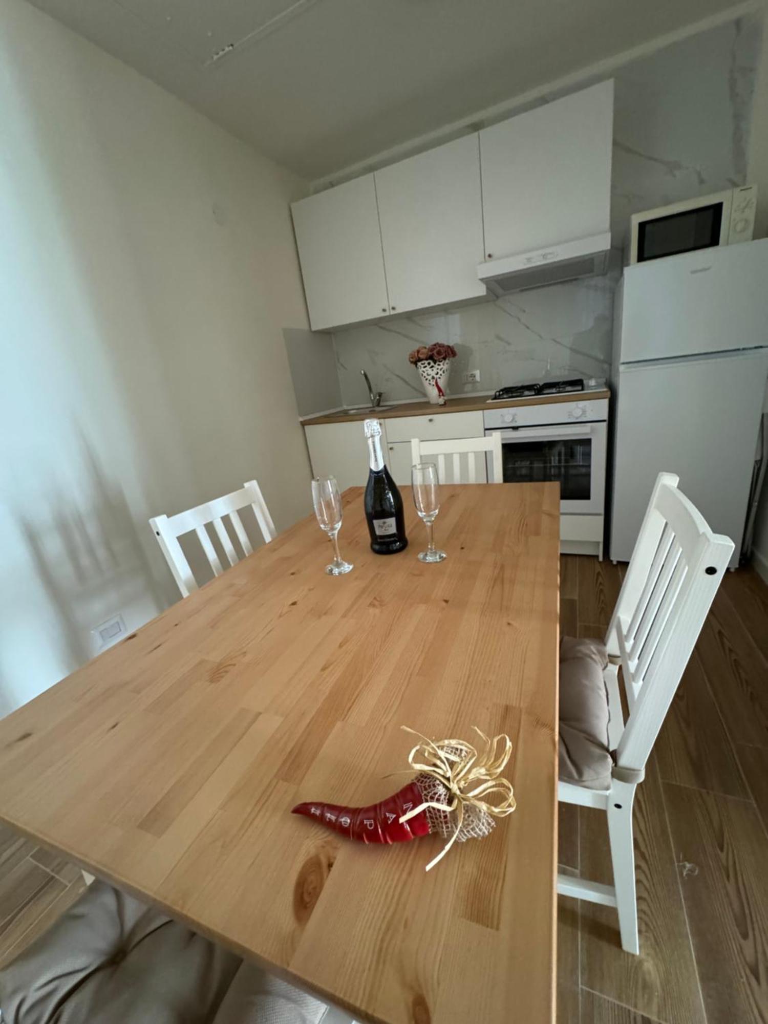 Apartamento La Dimora Di Cinzia Nápoles Exterior foto