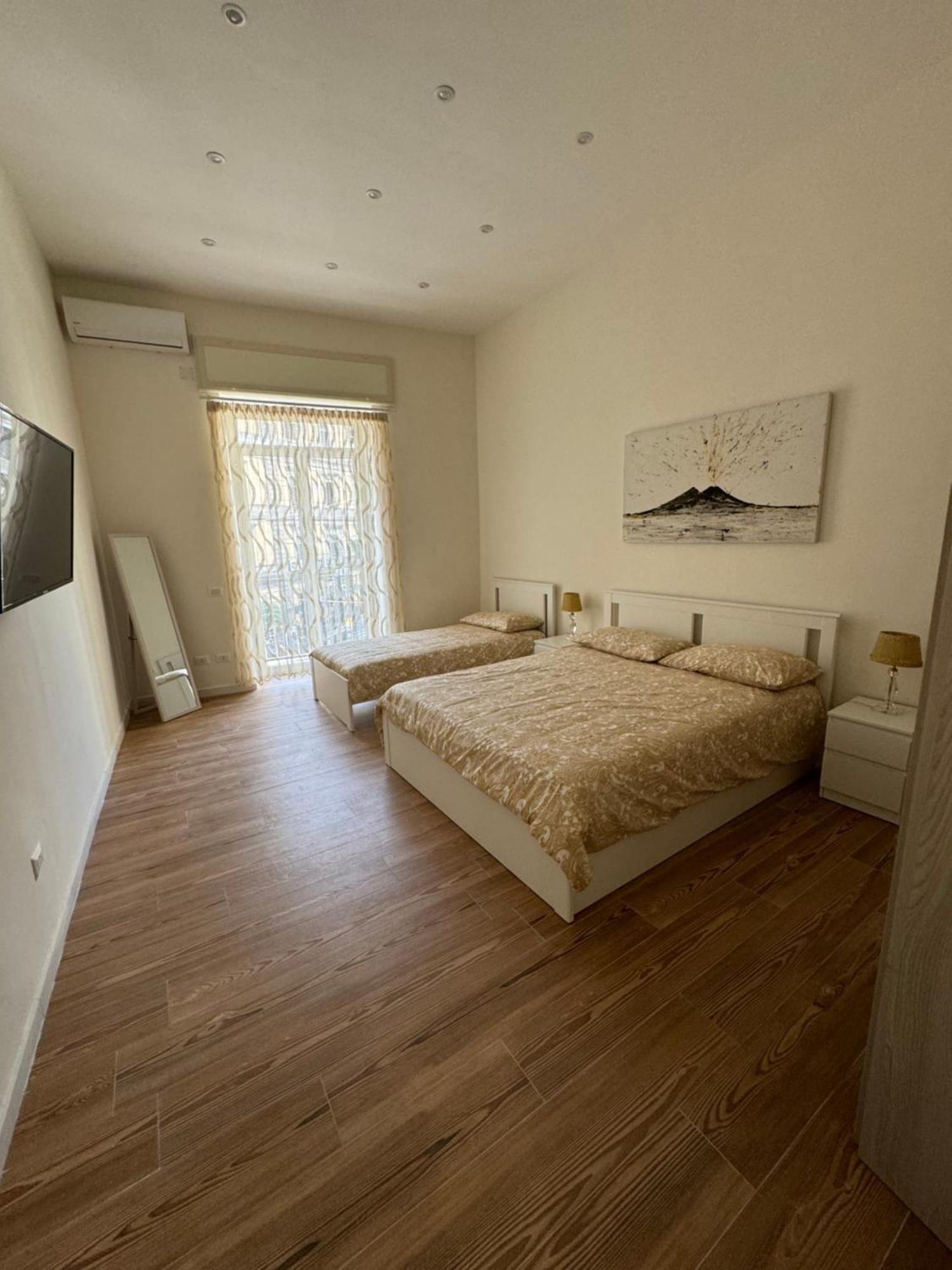 Apartamento La Dimora Di Cinzia Nápoles Exterior foto