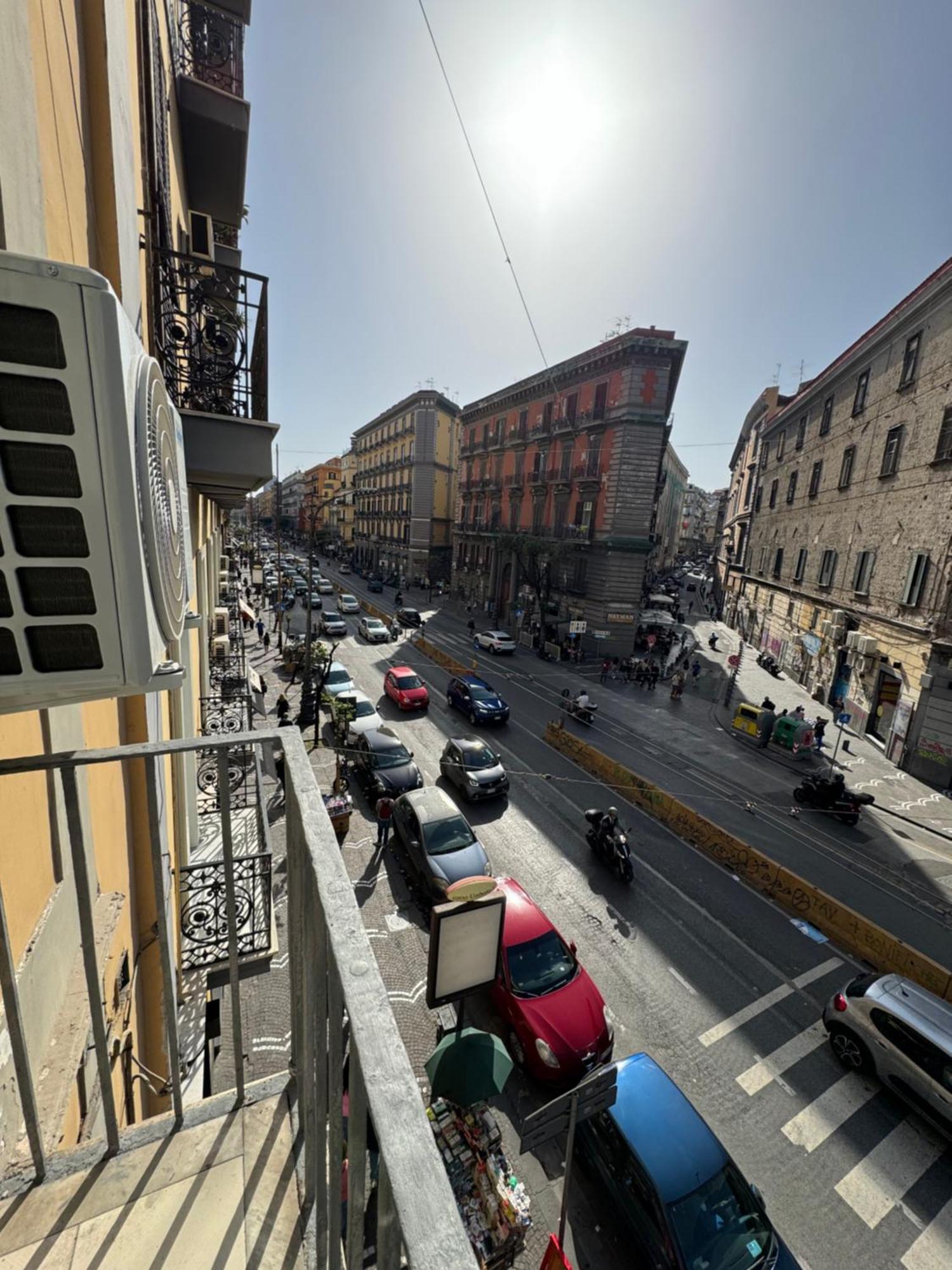 Apartamento La Dimora Di Cinzia Nápoles Exterior foto