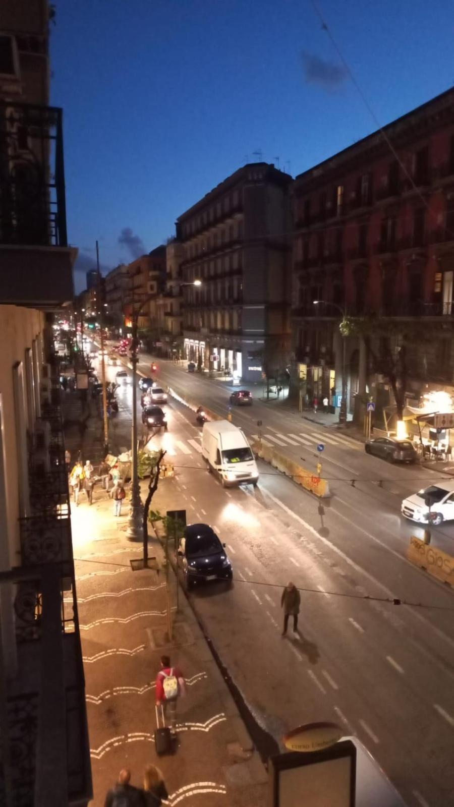 Apartamento La Dimora Di Cinzia Nápoles Exterior foto